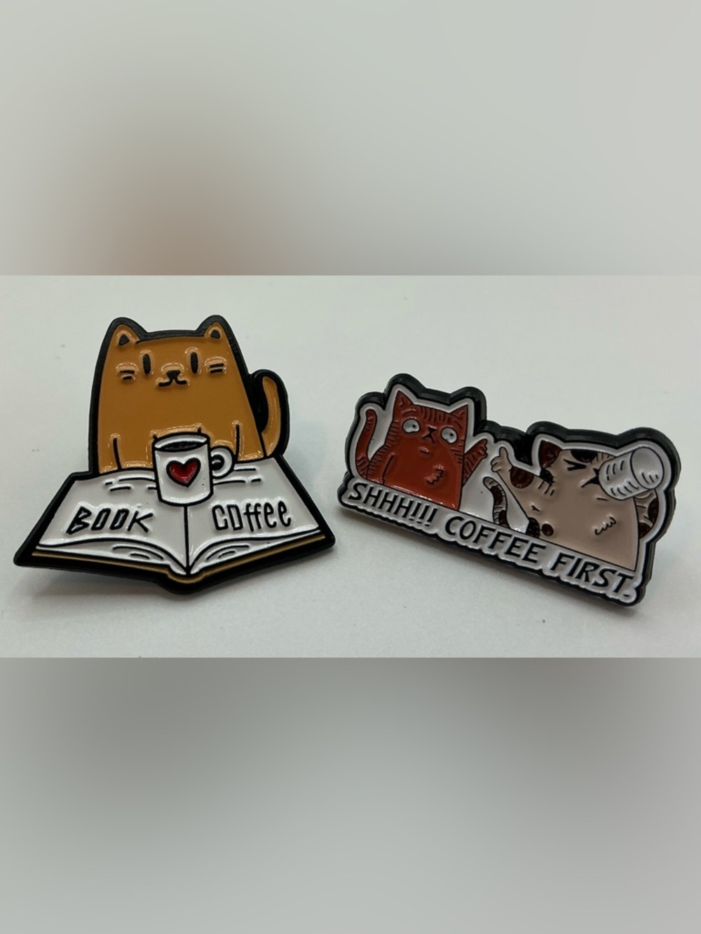 SET OF 2 ENAMRL LAPEL PINS CATS WITH BOOKS ANK COFFEE TIME BROWN ORANGE UNISEX